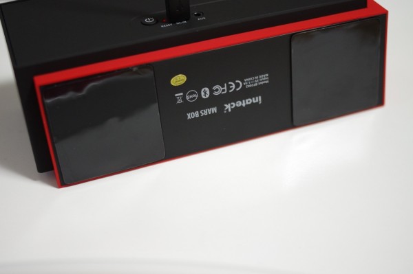 inateck Mars Box ワイヤレススピーカー 赤と黒の質感の高いデザインが