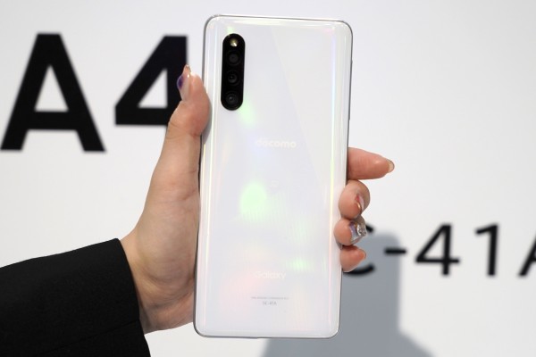 スタンダードスマホ「Galaxy A41」を写真で紹介！NTTドコモ向け「SC