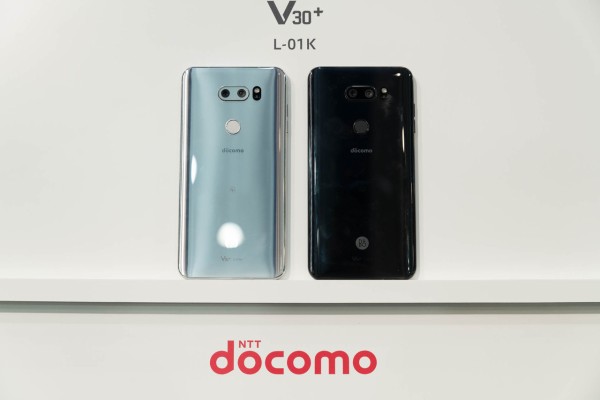 NTTドコモのDaydream対応LG製ハイエンドスマホ「V30+ L-01K」を写真と