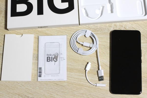 5GやeSIM、FaliCa、防水、画面下カメラに対応した楽天モバイル