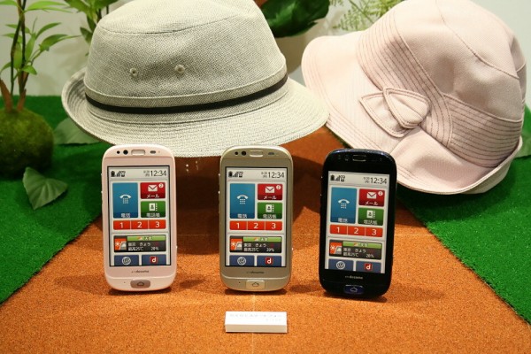 遂に登場！画面を“押して操作する”スマートフォン「らくらく