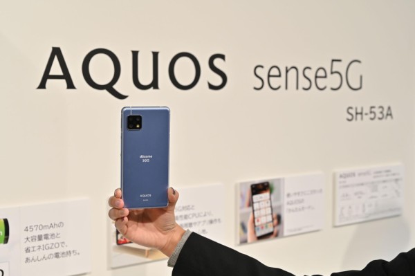 NTTドコモ、5Gに対応したスタンダードスマホ「AQUOS sense5G SH-53A」を発表！来春発売で、公式Webストア限定カラーも販売 :  S-MAX