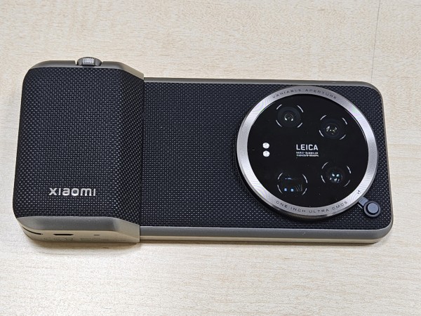 ついに日本発売が実現！ライカ共同開発の究極のカメラ機能を搭載した