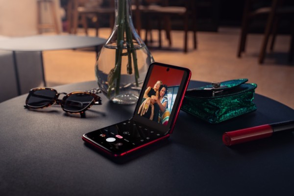 モトローラ Razr 40 Ultra 512GB ビバマゼンタ グローバル版