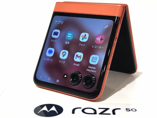 モトローラの防水＆FeliCa対応の新フォルダブルスマホ「motorola