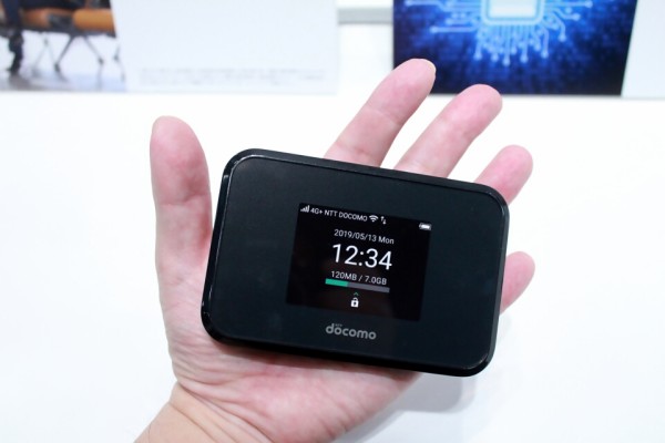 NTTドコモのモバイルWi-Fiルーター「Wi-Fi STATION SH-05L」を