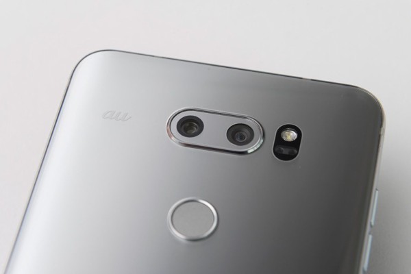 KDDI、au向けハイエンドスマホ「isai V30+ LGV35」にAndroid 9.0
