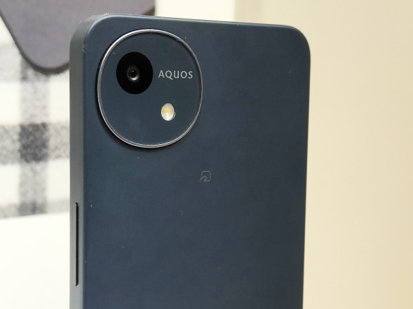 ソフトバンク、SoftBanの法人向け5G対応エントリースマホ「AQUOS