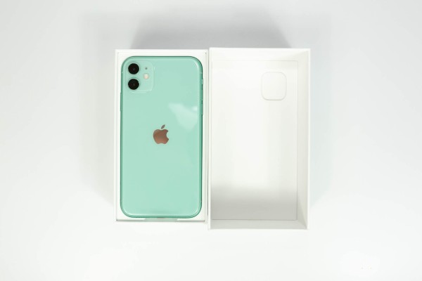 iPhone 11を開封レビュー！2019年の「新スタンダード」を徹底チェック