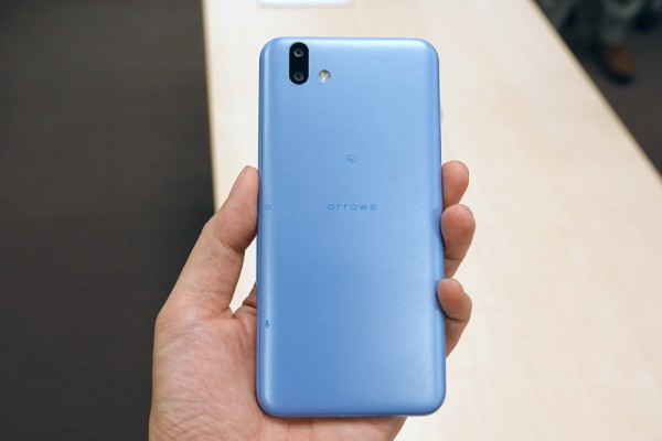 富士通のSoftBank向けあんしんスマホ「arrows U」の魅力を写真とともに