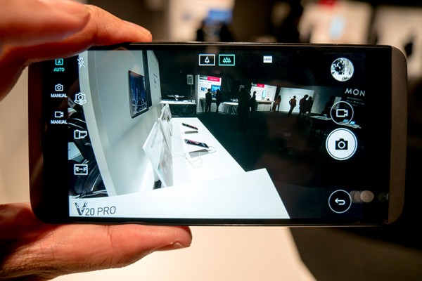 NTTドコモのハイエンドスマホ「V20 PRO L-01J」を写真と動画で