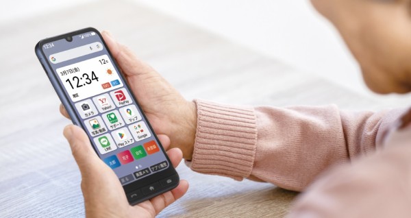 ワイモバイルから初心者向け「かんたんスマホ4 A402ZT」が発表！3月6日