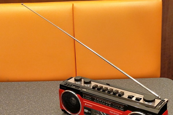 SANSUI Bluetooth搭載ステレオラジオカセット 昭和レトロ 新品で買えるレトロデザイン。SANSUIのBluetooth搭載ラジカセ