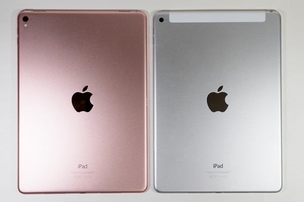 iPad pro 9.7インチ 128GB Wi-Fi シルバー ケース付き 新タブレット