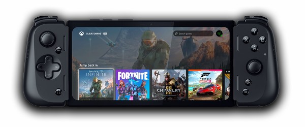 コントローラーを装着可能なAndroid搭載の6.8インチゲーミング