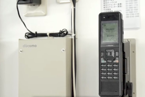 ワイドスターII 衛星可搬端末 01 | ドコモビジネス｜NTT