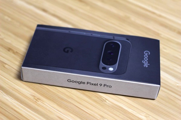 Googleの新フラッグシップスマホ「Pixel 9 Pro」を開封して外観や同梱