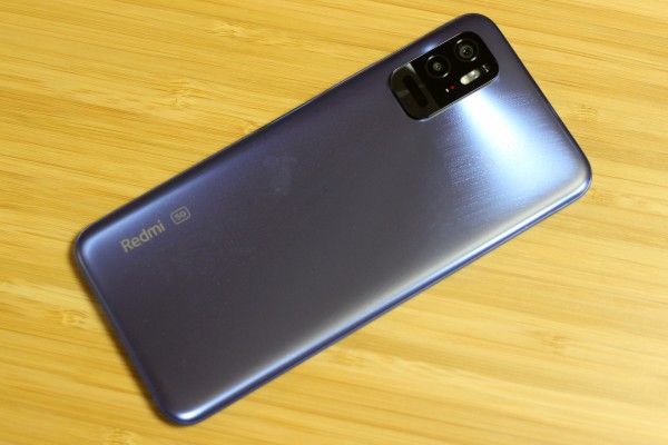 防水＆FeliCa対応の5Gスマホ「Redmi Note 10T」を写真や動画で