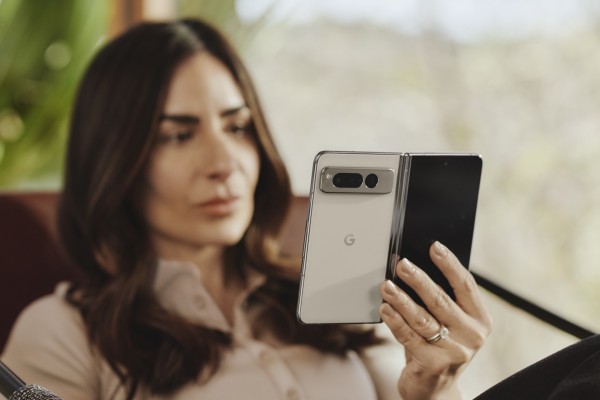 KDDI、au向け新フォルダブルスマホ「Google Pixel Fold」をスマホトク