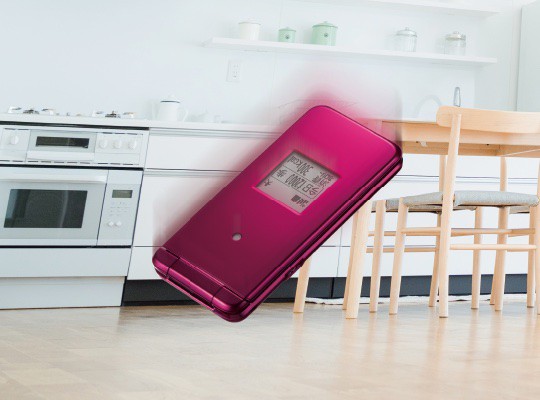 KDDI、au向け4G LTE＆VoLTE対応折りたたみ型フィーチャーフォン