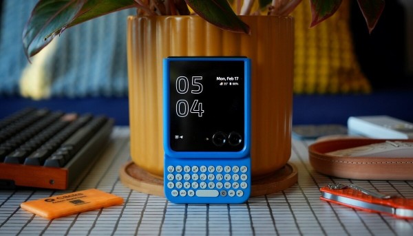 Motorola razr50 ＋ Clicks Keyboard セット Amazon.co.jp: Clicks(クリックス) Motorola Razr+/Razr 2024