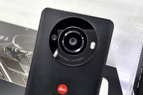 SoftBankが独占販売するLeica監修の1型センサーカメラ搭載で高