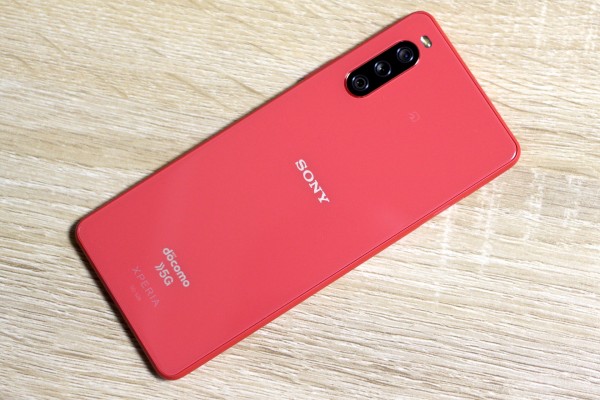NTTドコモの5G対応スタンダードスマホ「Xperia 10 III SO-52B」を