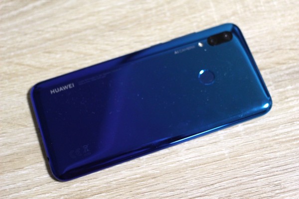 2万円台の高コスパなSIMフリースマホ「HUAWEI nova lite 3」を写真と