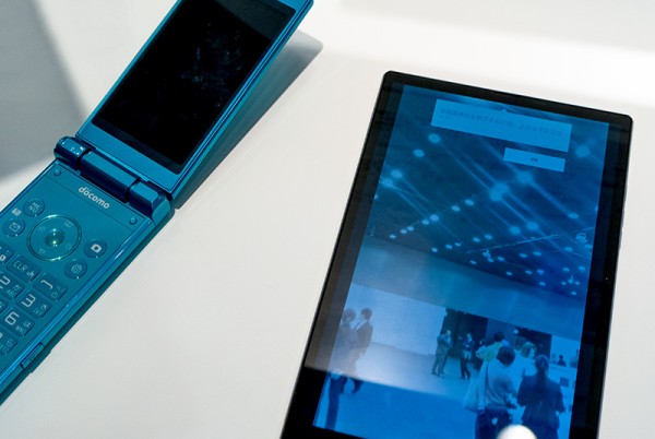 SHARP - simフリー♪ 7インチタブレット  AQUOS Pad  sh-05g ドコモ 機能もサイズもほとんどスマホ！？「AQUOS PAD SH-05G」レポート