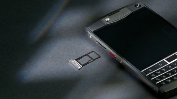 Unihertz スマートフォン titan pocket Unihertz Titan Pocket - 新しい QWERTY Android 11 スマートフォン