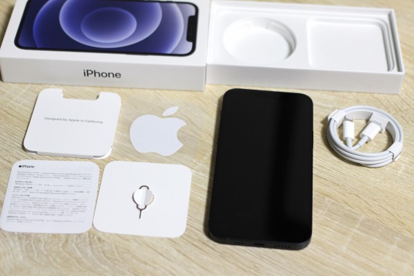 Appleの新スマホ「iPhone 12」を開封して外観やパッケージを写真