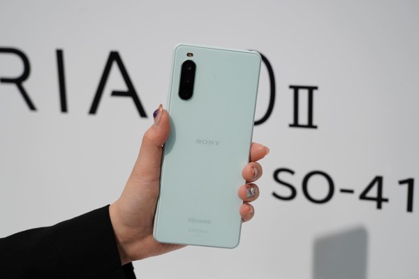 NTTドコモ、スタンダードスマホ「Xperia 10 II SO-41A」を発表