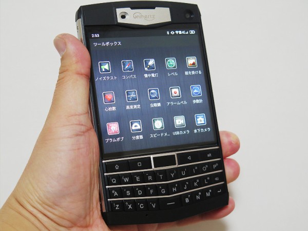 文字入力はしやすい！？ごっついボディーにQWERTYキーボード搭載の個性