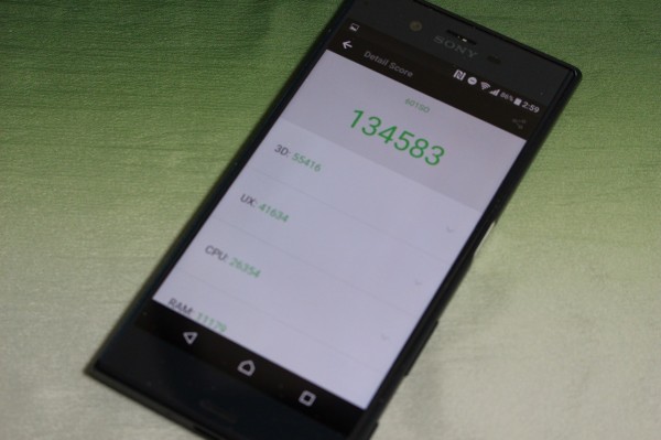 ソニーの最新フラッグシップスマホ「Xperia XZ」の実力をベンチマーク