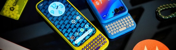 QWERTY配列の物理フルキーボード一体型ケース「Clicks Keyboard