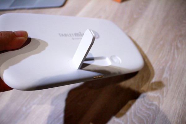 ソースネクストのAI筆談機「タブレットmimi」とAIボイス