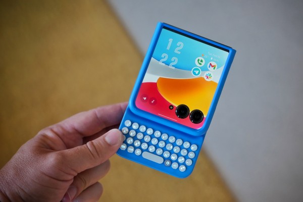 Clicks キーボード Moto Razr 60 Ultra用 Razr 60 Ultra — with Clicks : r/razr