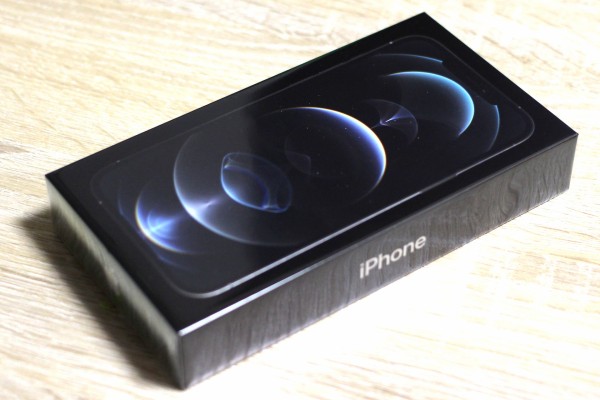 iPhone12 Pro Max 256 本体　箱付き　使用感、画面に線 Amazon | 【整備済み品】 Apple iPhone 12 Pro Max 256GB