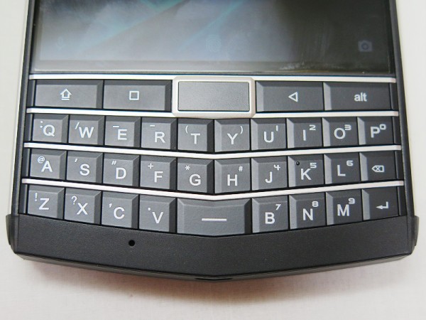 Unihertz、QWERTYキーボード搭載のSIMフリースマホ「Titan」の