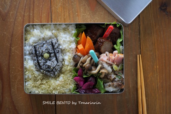 これでいいのか アニメの 盾 を作ってみた と お弁当詰め方講座募集について Smile Bento Powered By ライブドアブログ