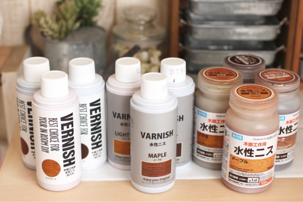 キャンドゥ セリア ダイソー 水性ニス比べてみました Elie S House Diy100均リメイカーエリィの暮らし レシピブログ Powered By ライブドアブログ