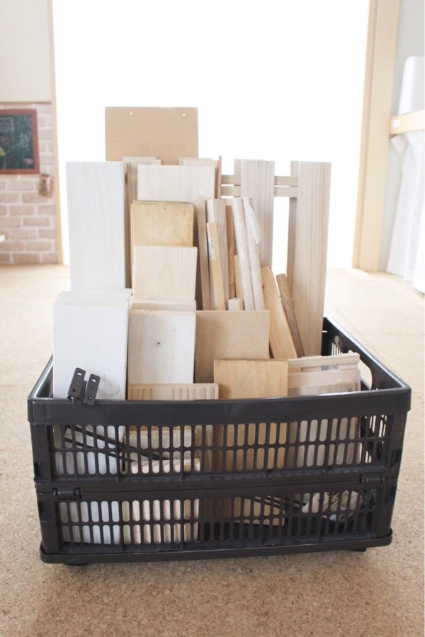 ５分で簡単 ダイソーのお折り畳みコンテナにキャスター Elie S House Diy100均リメイカーエリィの暮らし レシピブログ Powered By ライブドアブログ