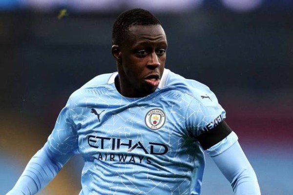 マンチェスター C メンディとか誰が買うんだろう アホなクラブに押し付けれないかな サッカータイム