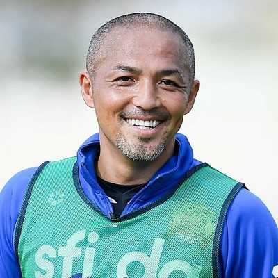 小野伸二がチャレンジ動画の新作を投稿 半端ないテクニック どこらへんが簡単か教えてください笑 と今回もファン大反響 サッカータイム