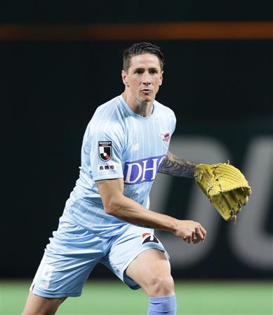 動画リンク 鳥栖トーレス師匠の始球式がかわいい件ww このフォームでそこそこ剛速球 サッカー小僧まとめブログ