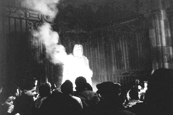 クリスマス終了のお知らせ 65年前のフランスで実際に起こった サンタクロース火あぶり事件 とは Societas ソキエタス