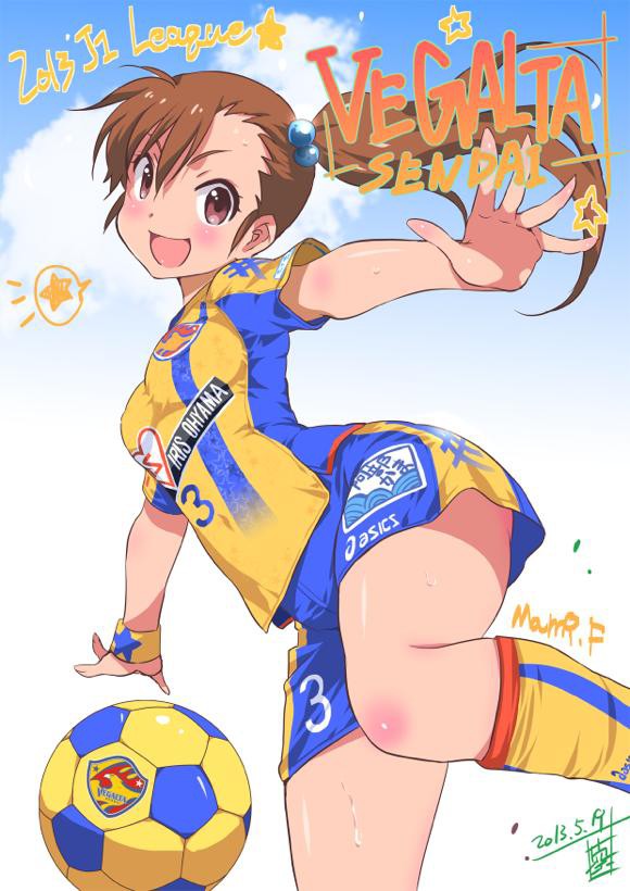 The Idolm Ster ゼロイン マイぼーる 作者 いのうえ空氏によるアイマスキャラがjリーグチームのサッカーユニフォームを着ているイラストがかわいい そくどく