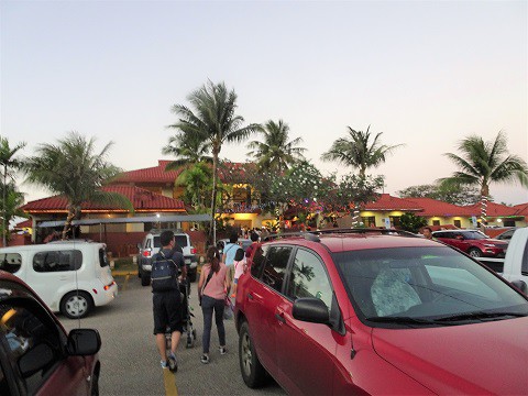 グアム３日目 ﾁｬﾓﾛﾋﾞﾚｯｼﾞﾏｰｹｯﾄ ありふれた毎日