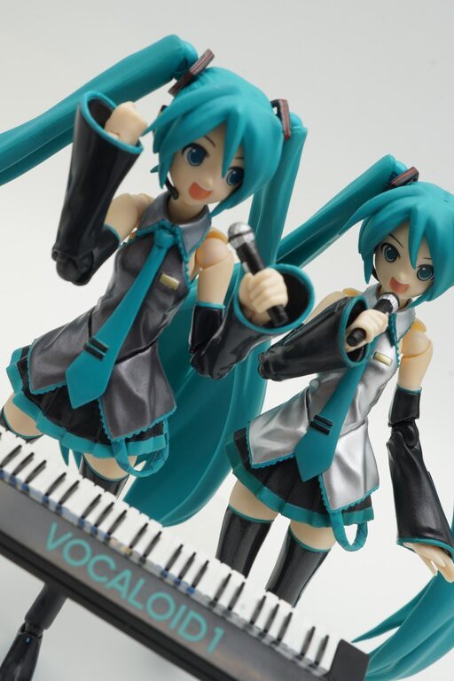 figma 014初音ミク、EX-003初音ミク ライブステージver.、019鏡音リン、020鏡音レン、082巡音ルカ −気ままにレビュー :  気ままに数寄道