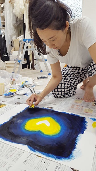 完全な蛇の抜け殻を拾ったのでアートにしてみた 蛇の抜け殻は最強の金運アイテム 人生は自分を癒す旅